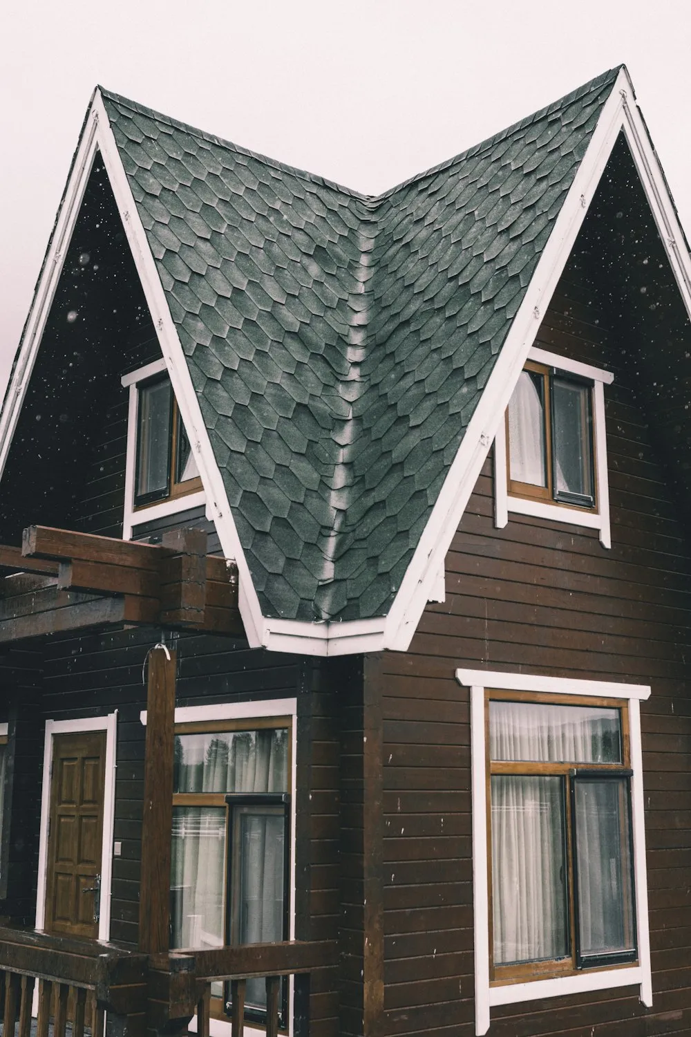 Steep-slope shingle install · Lee's Summit